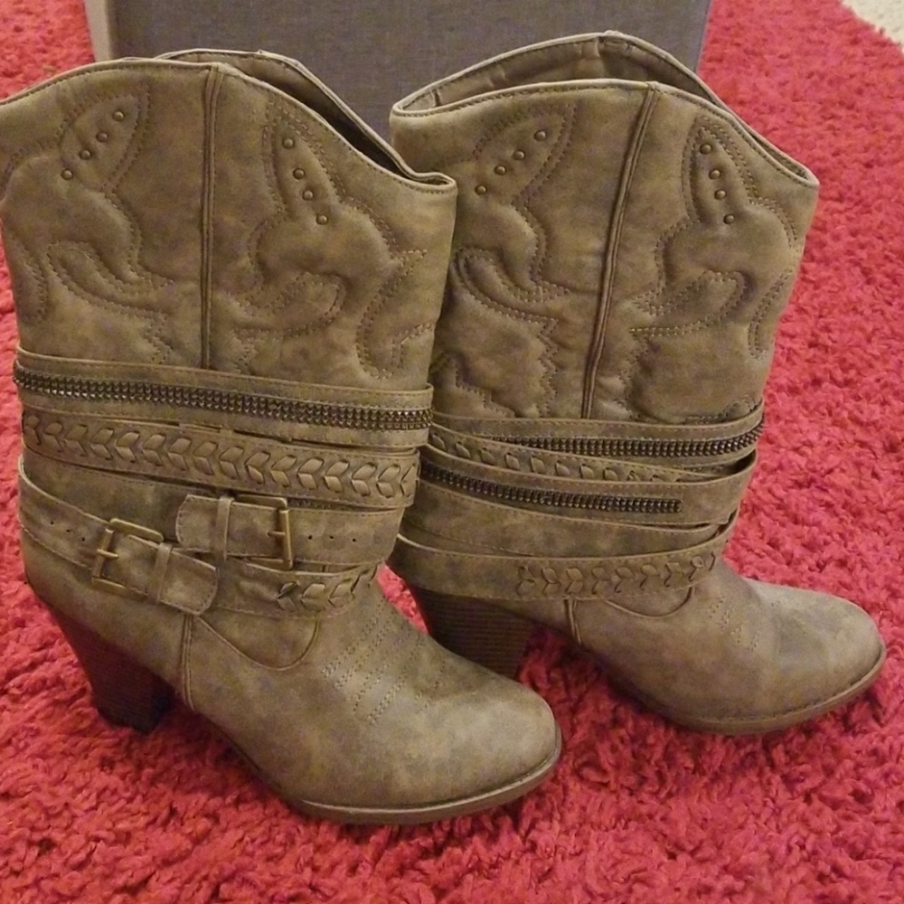 Country chic boots